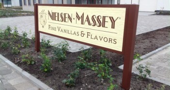 Amerikaanse woodsign (reclame van hout) voor Nielsen-Massey Fine Vanillas & Flavors foto2-medium-351x185 foto2-medium-351x185 foto2-medium-351x185 foto2-medium-351x185 woodsign Amerikaanse woodsign (reclame van hout) voor Nielsen-Massey Fine Vanillas & Flavors foto2 medium 351x185 nieuws Nieuws foto2 medium 351x185