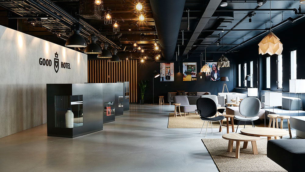 Non profit hotel vaart met maatwerk van Van de Pol Reclame de wereld over