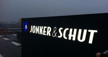 Hoofdkantoor Jonker & Schut voorzien van (verlichte) gevelreclame 100_1412-351x185 100_1412-351x185 gevelreclame Hoofdkantoor Jonker & Schut voorzien van (verlichte) gevelreclame 100 1412 351x185